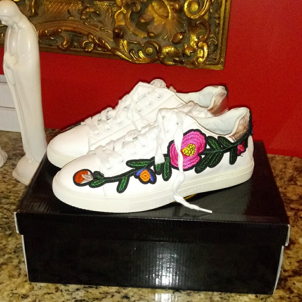 1004 Diane Gilman Lux Sport Floral Leather Sneaker